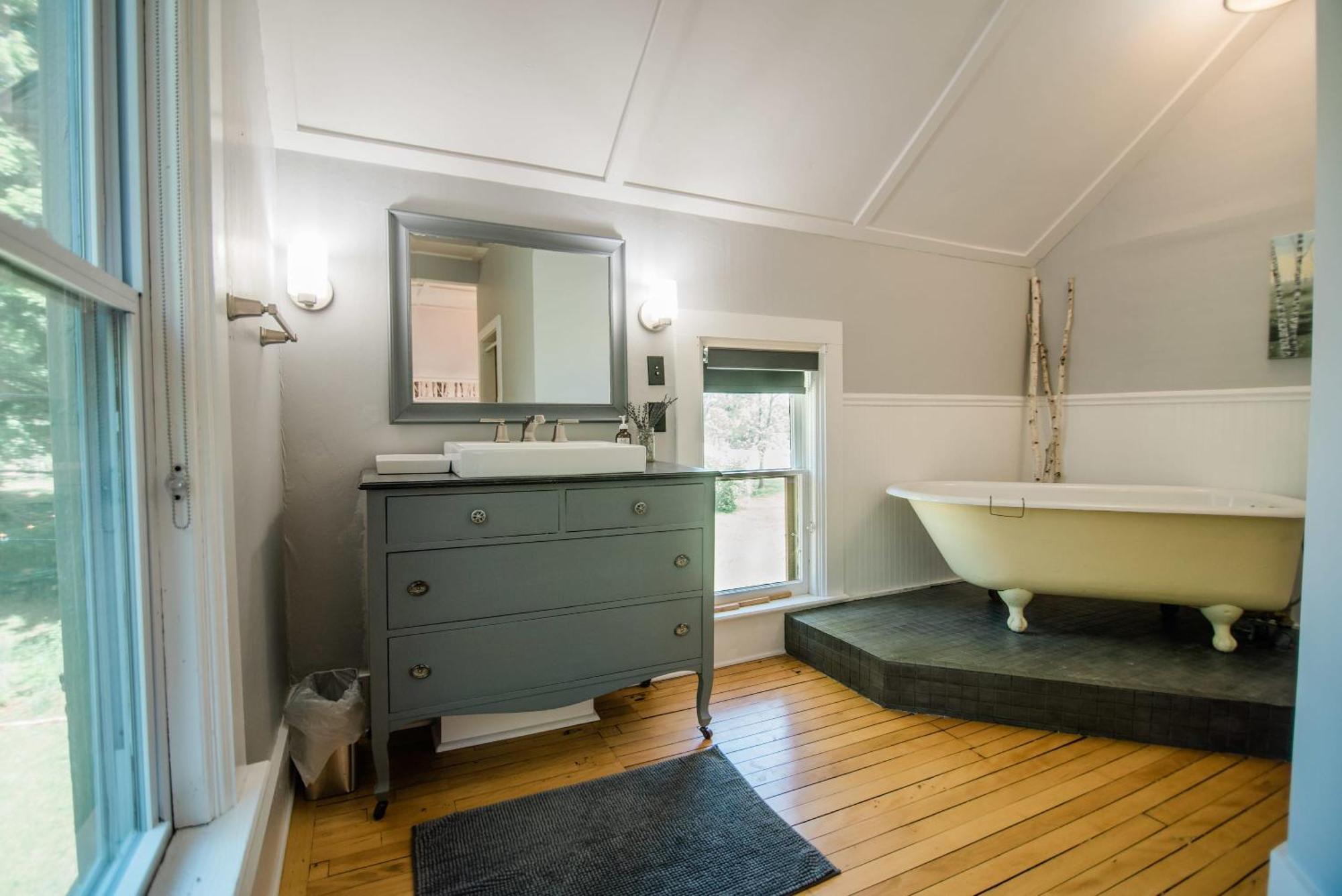 Mahaney Suite BW Boutique Hotel Central Lake Екстериор снимка